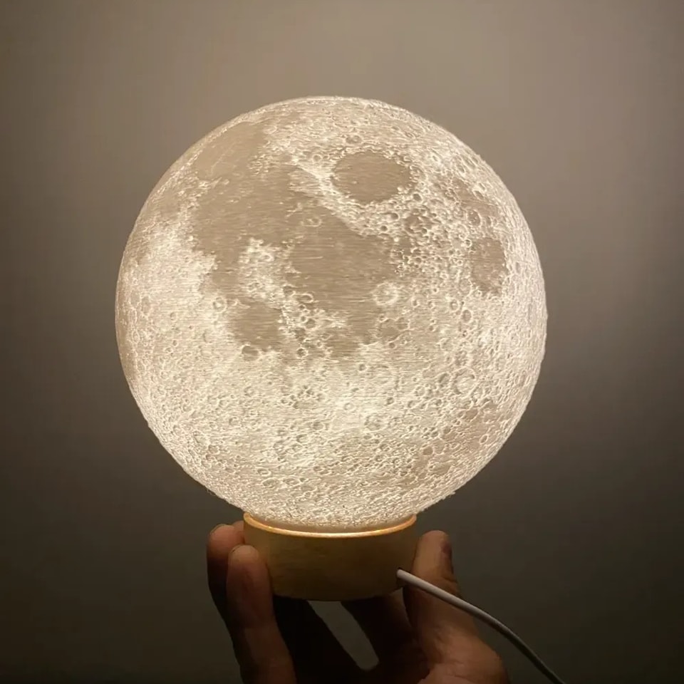 მთვარის ფორმის ნათურა